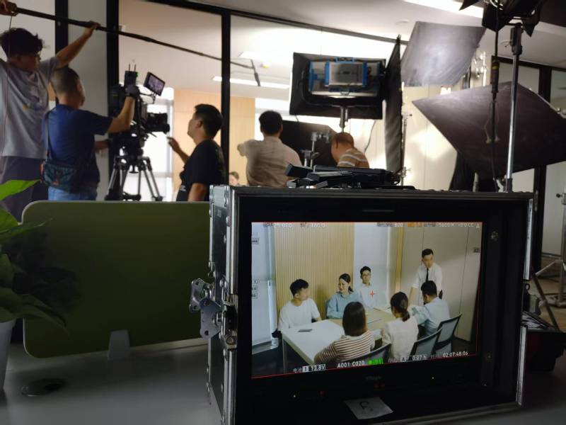 环县TVC拍摄公司：科技产品视觉化大师，诠释未来感与功能美学